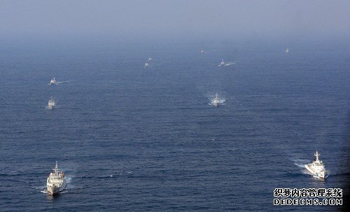 我国12艘公务船同时在钓鱼岛海域巡航执法