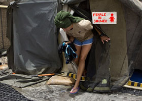 英国驻阿女兵的日常私生活曝光(1)